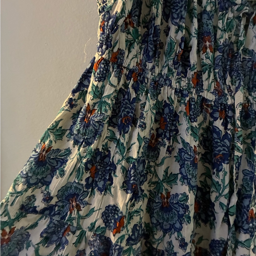 Floral Blue and White Sundress size large - Picture 4 of 5